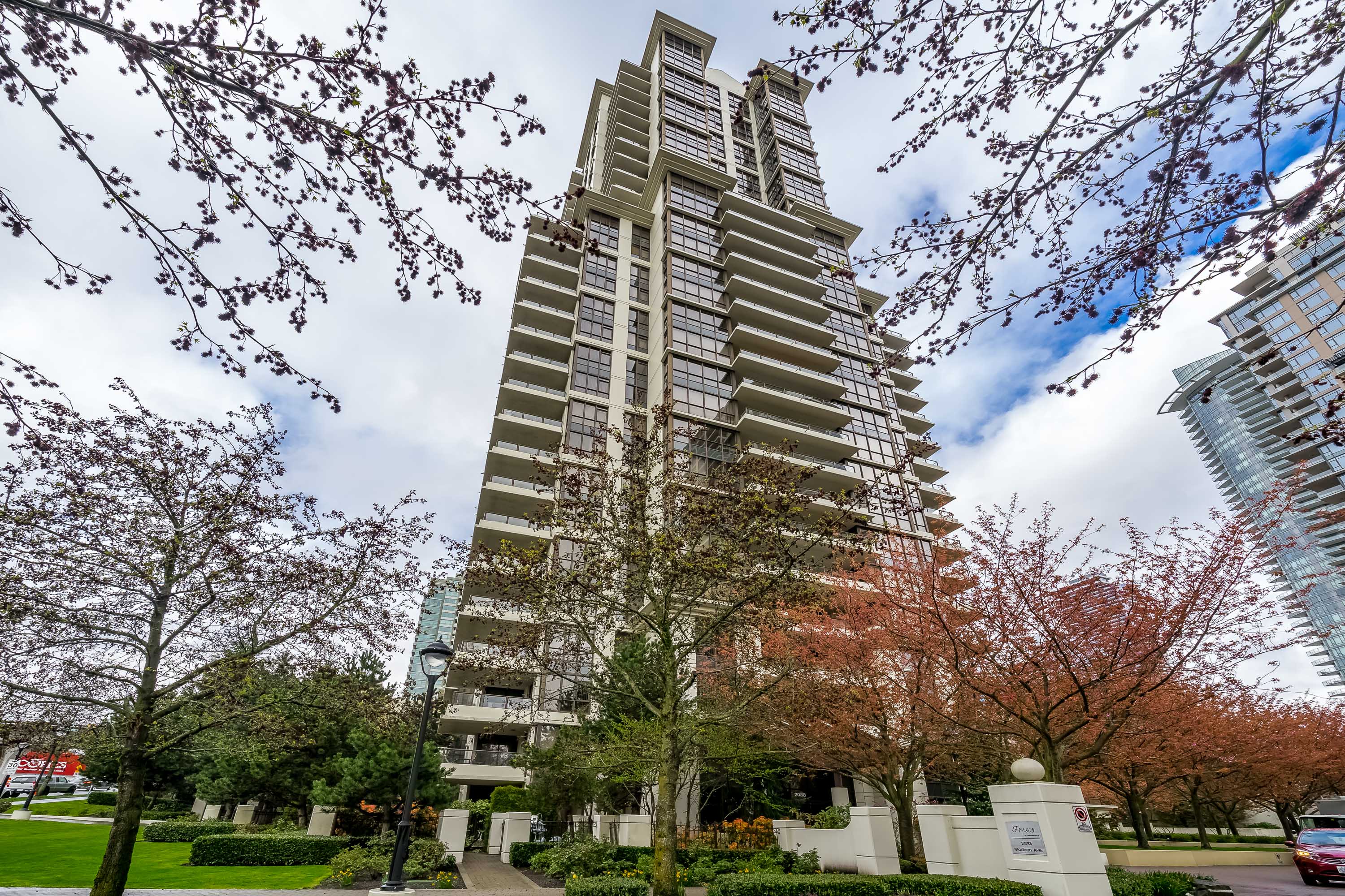 304 - 2088 Madison Avenue, Burnaby