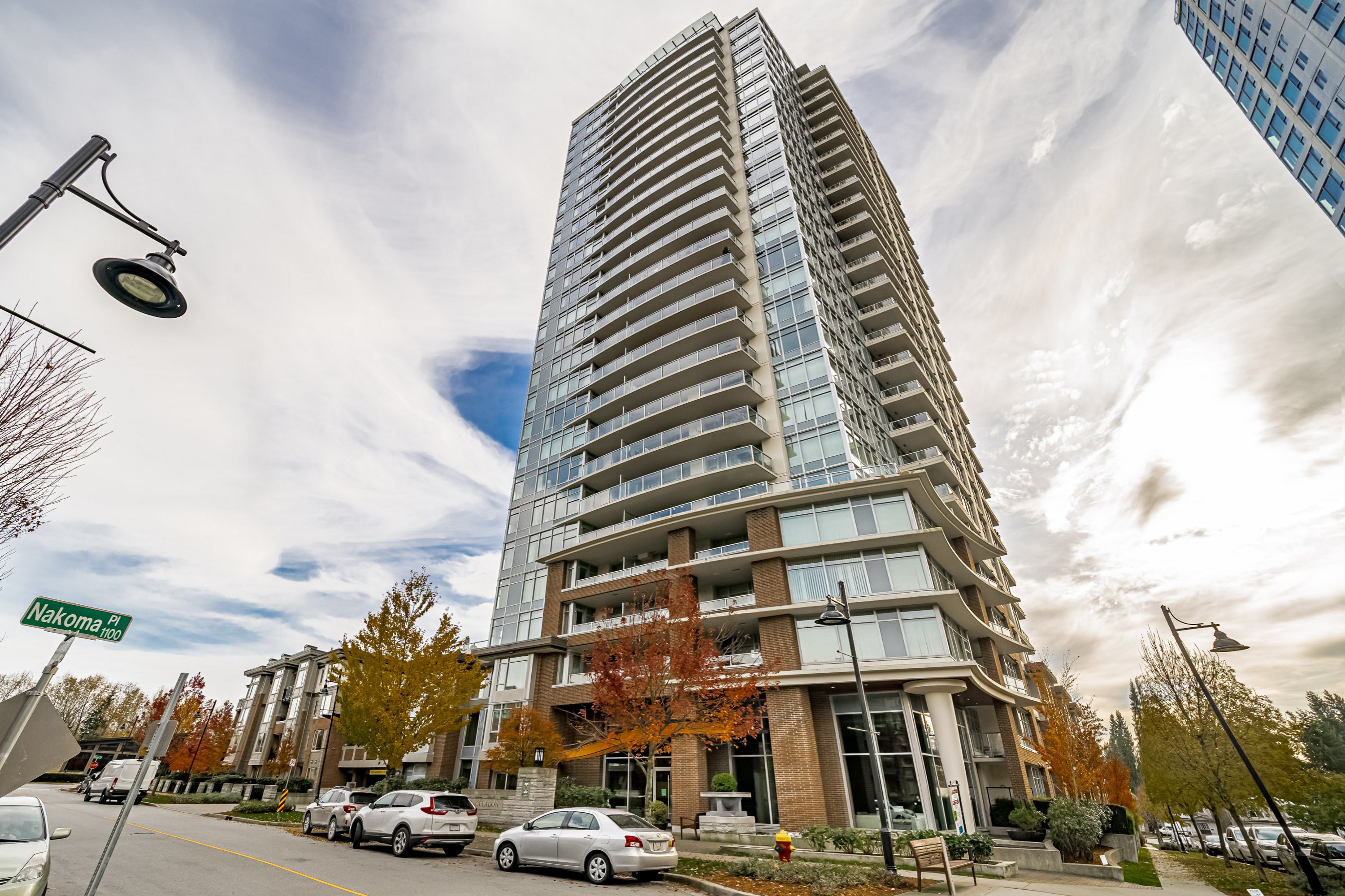 1807 - 3102 Windsor Gate, Coquitlam