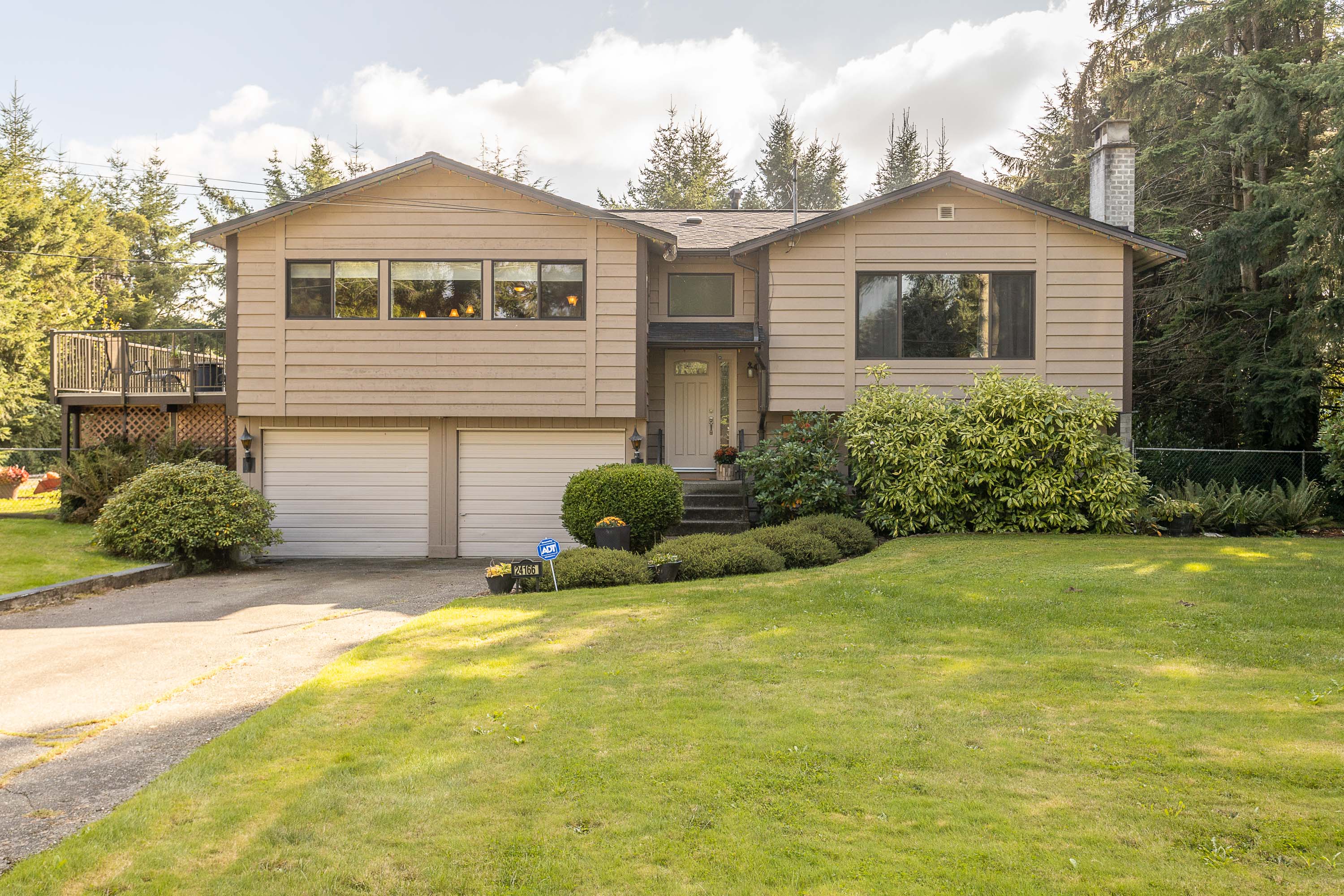 24166 55 Avenue, Langley