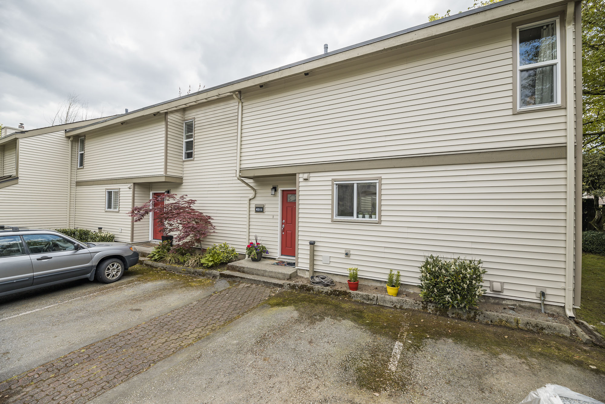 6211 W Greenside Drive, Surrey