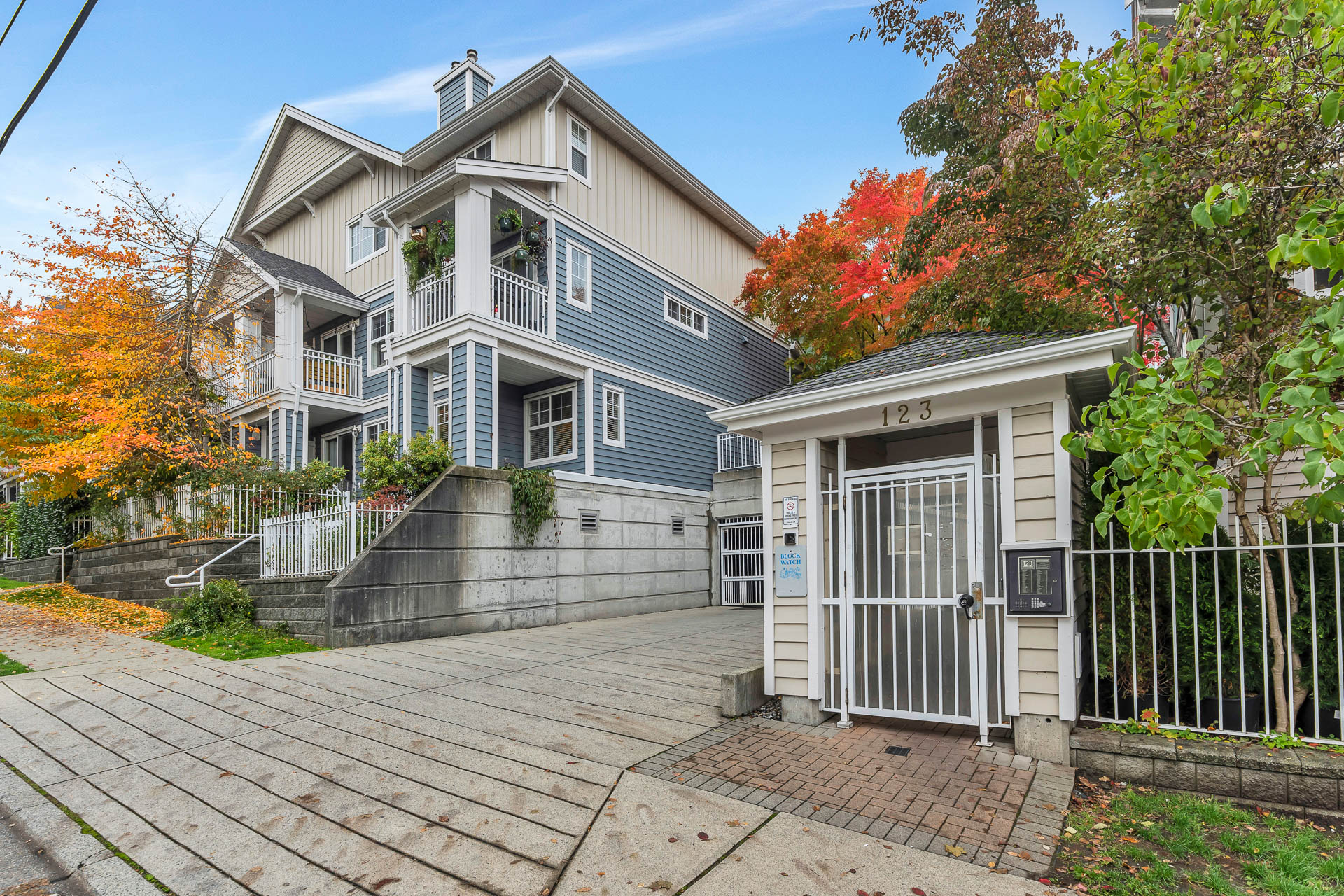 27 - 123 Seventh Street, New Westminster