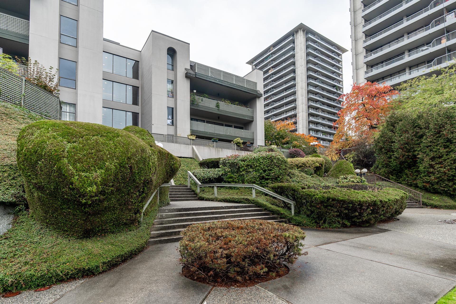 401 - 4941 Lougheed Highway, Burnaby