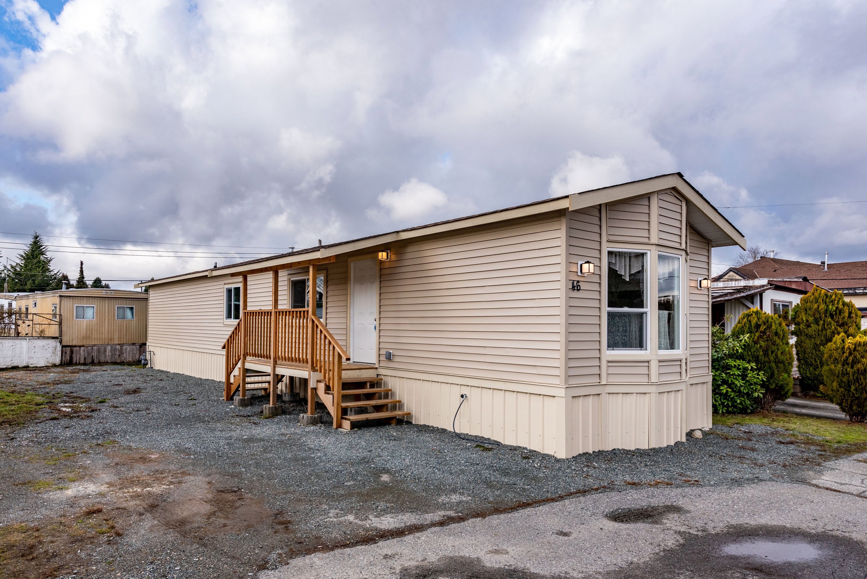 Multiple units - 26892 Fraser Highway, Aldergrove