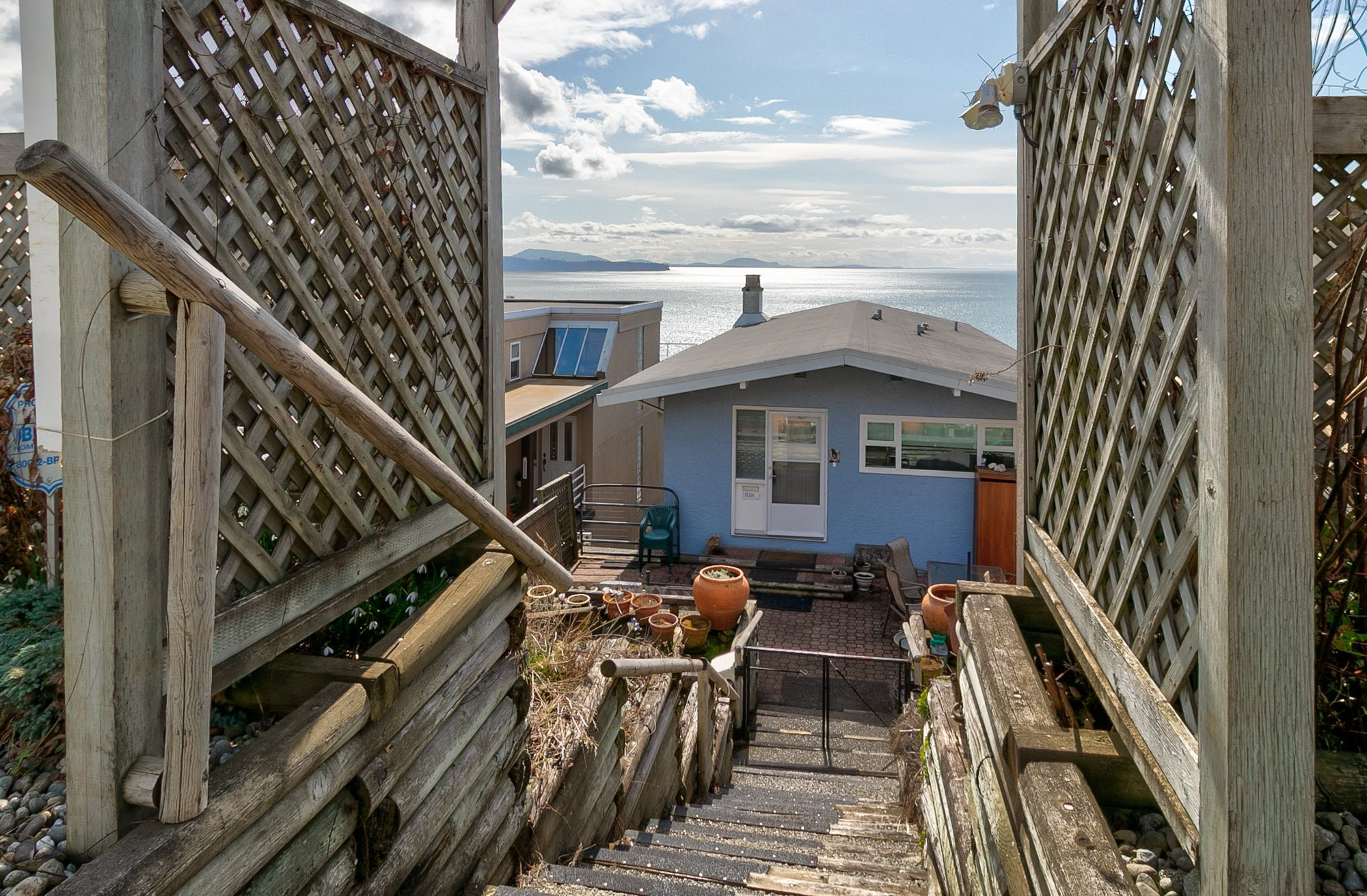 15376 Columbia Avenue, White Rock