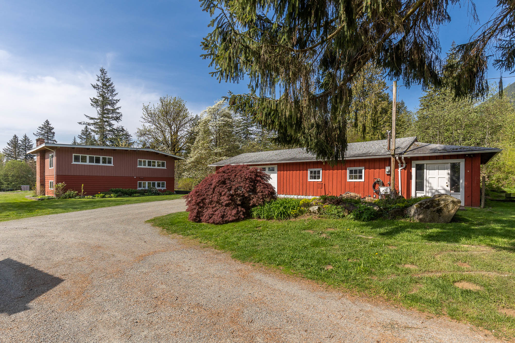 10670 North Deroche Road, Deroche