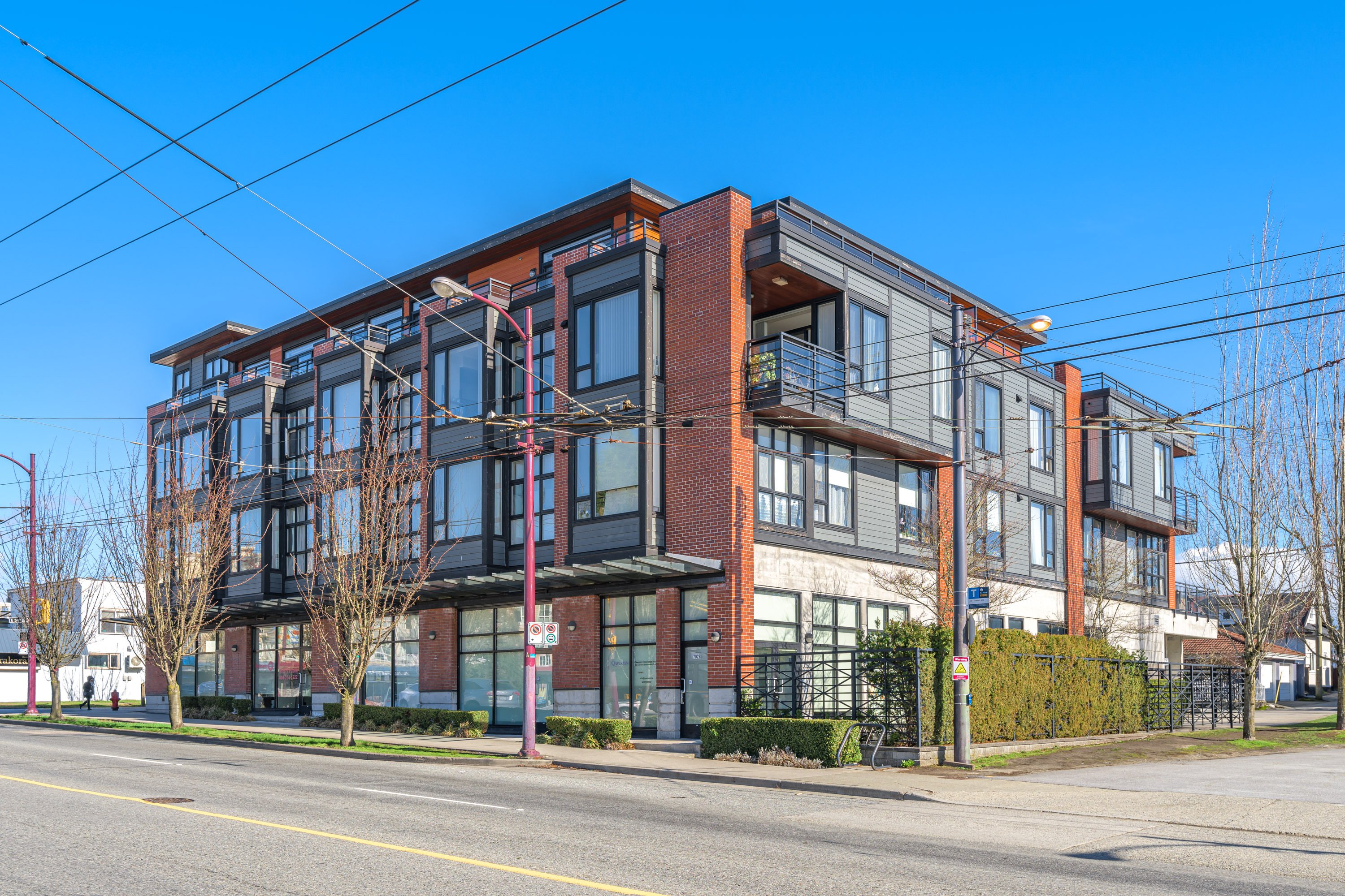 305 - 2008 East 54 Avenue, Vancouver