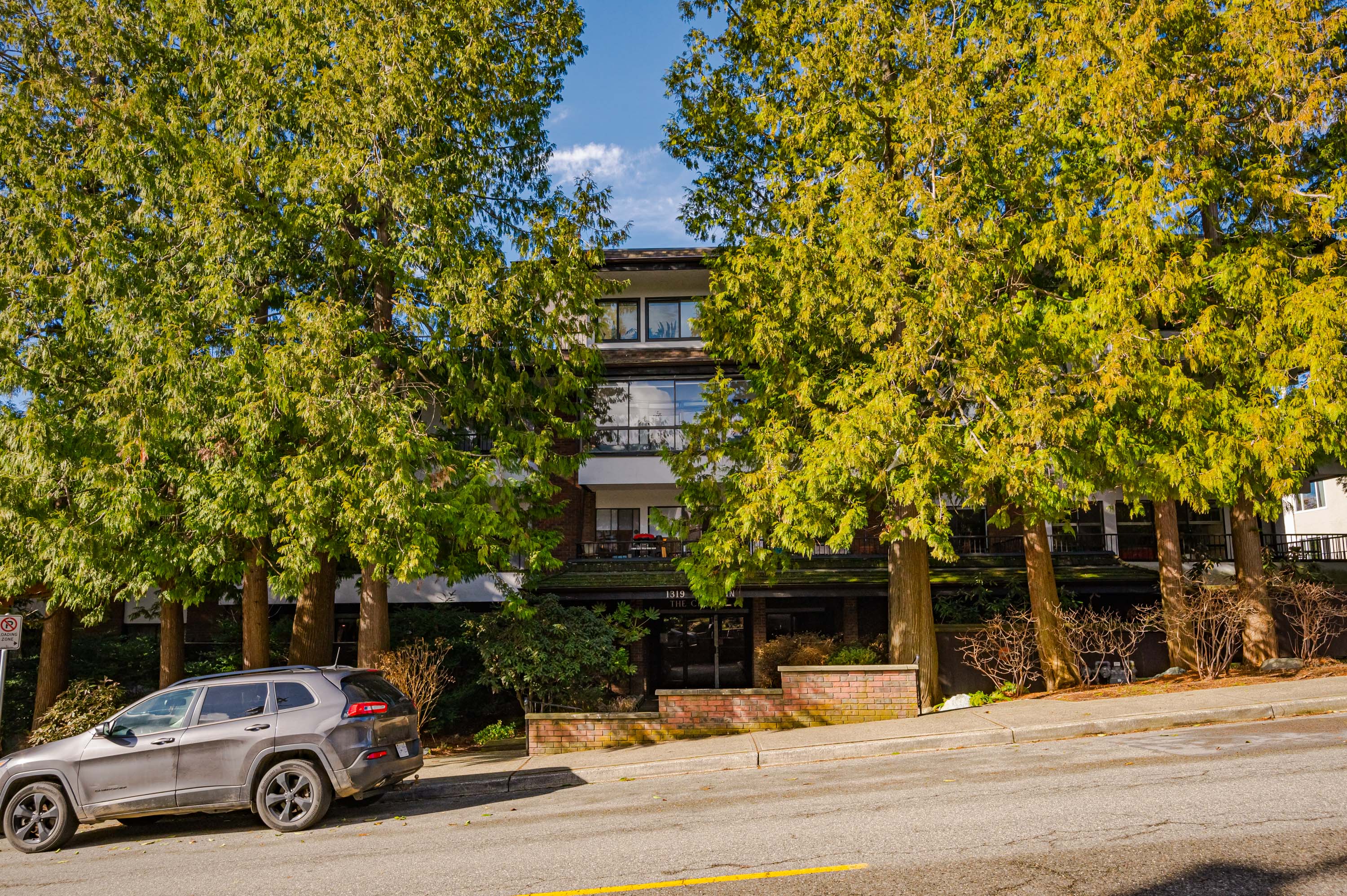 202 - 1319 Martin Street, White Rock