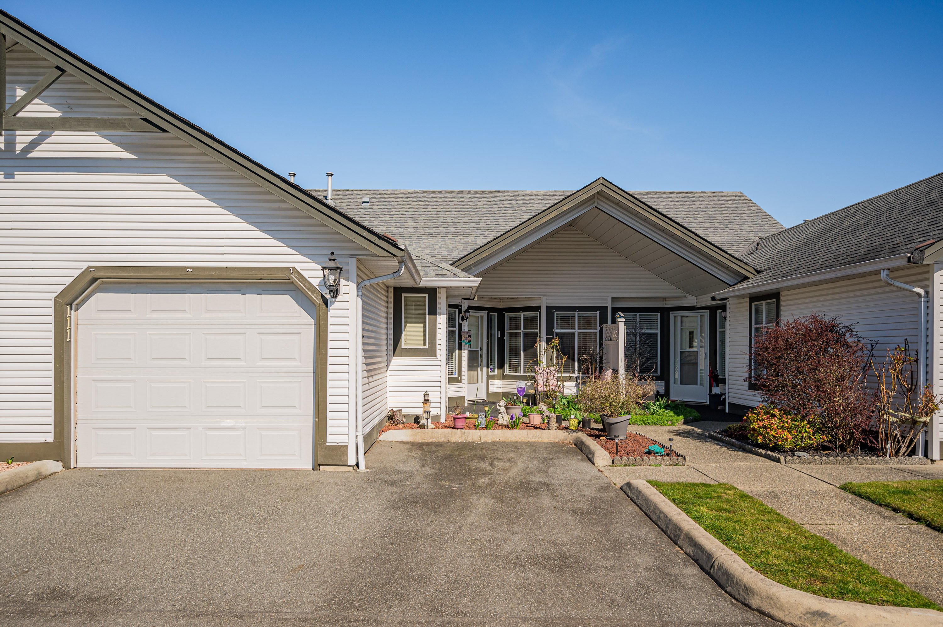 111 - 19649 53 Avenue, Langley