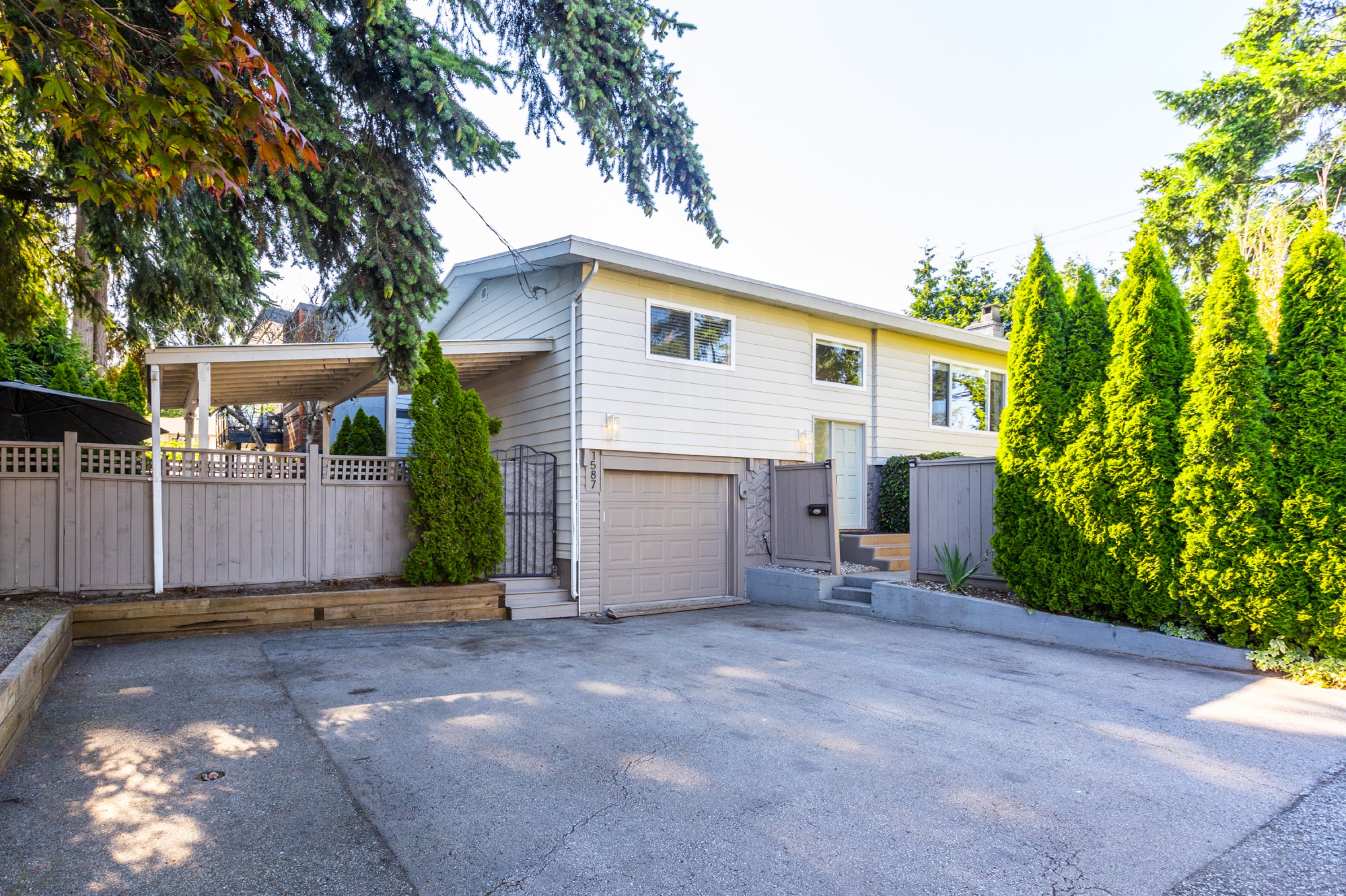 1587 Stayte Road, White Rock