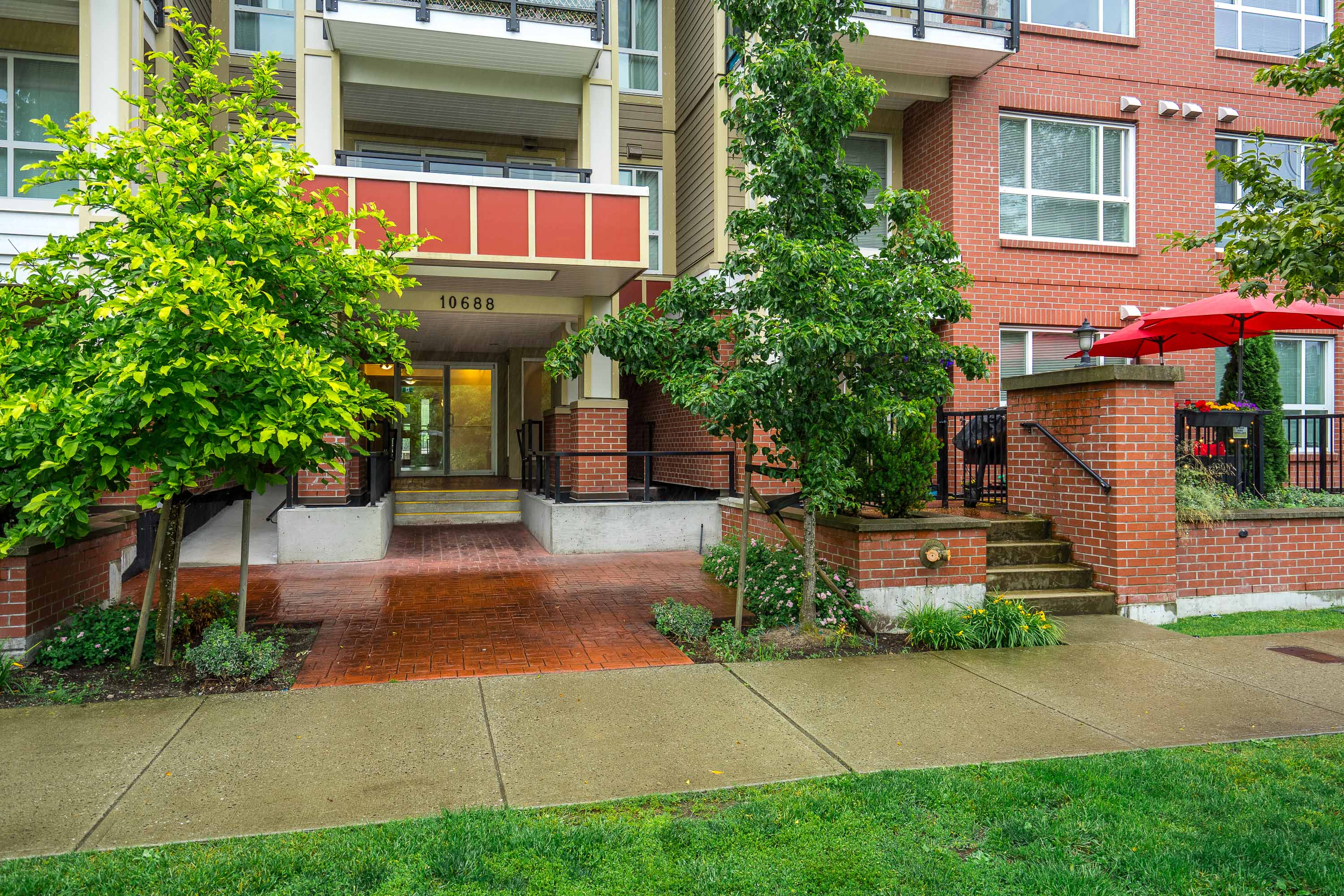 212 - 10688 140 Street, Surrey