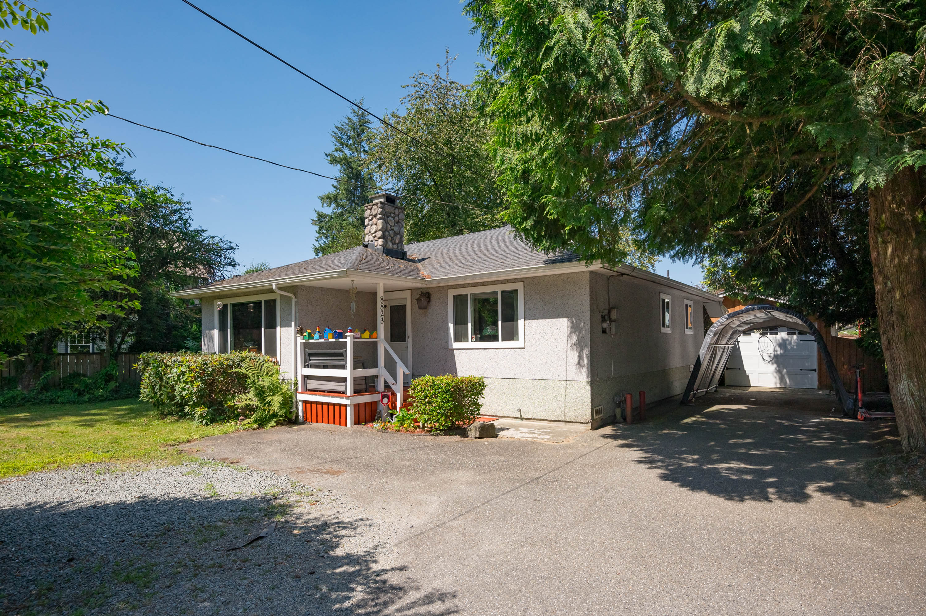 8823 Glover Road, Langley