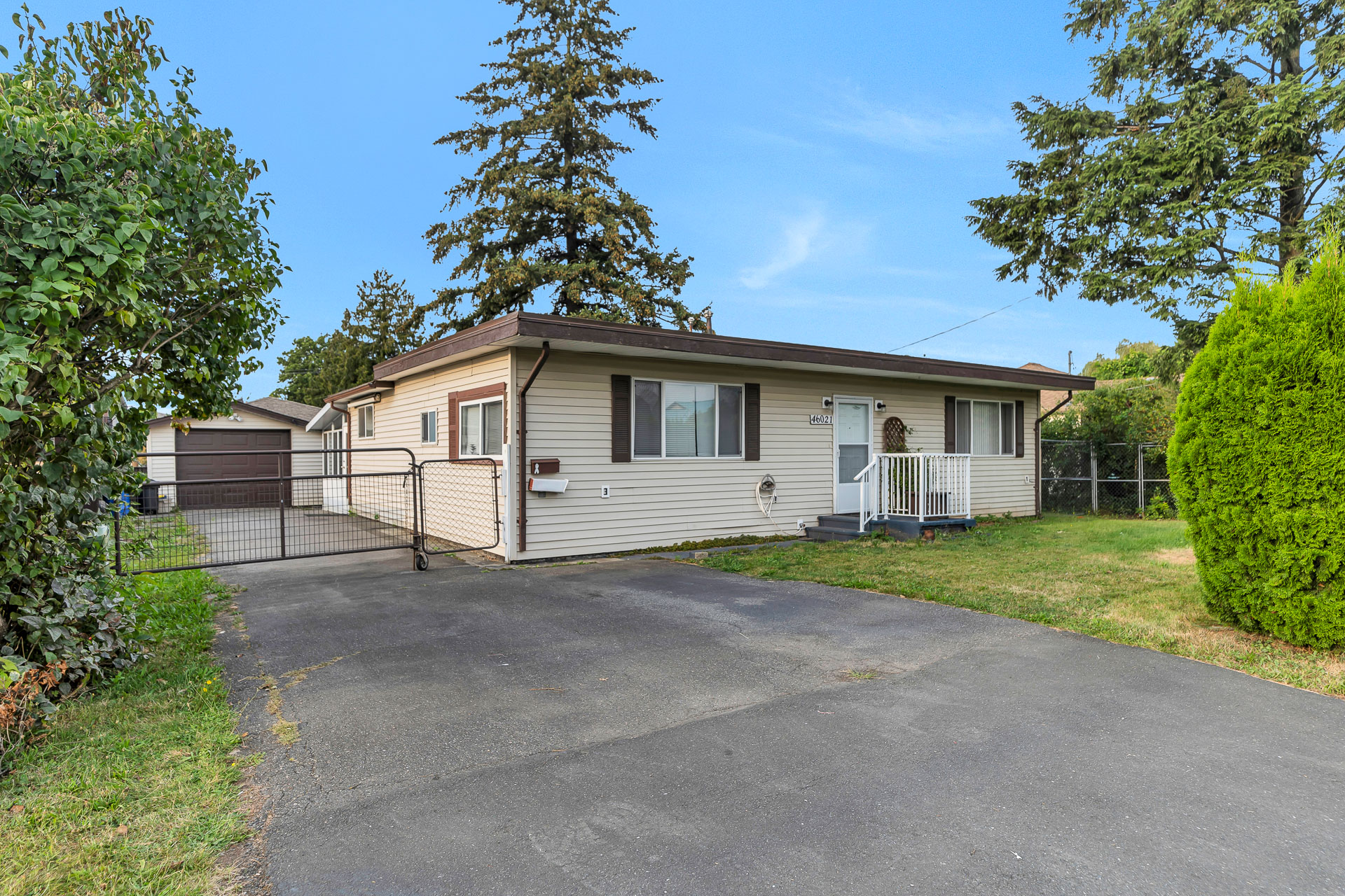 46021 Fifth Avenue, Chilliwack