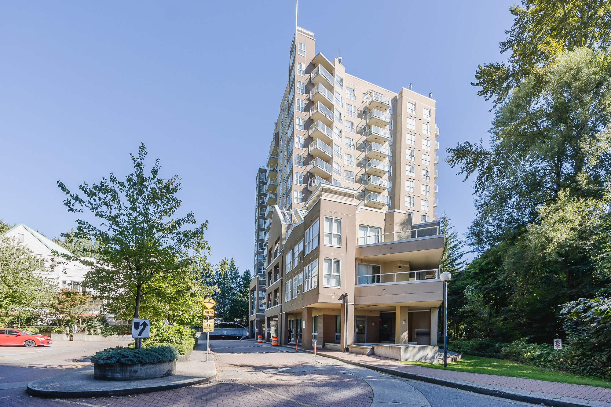 706 - 9830 Whalley Blvd, Surrey