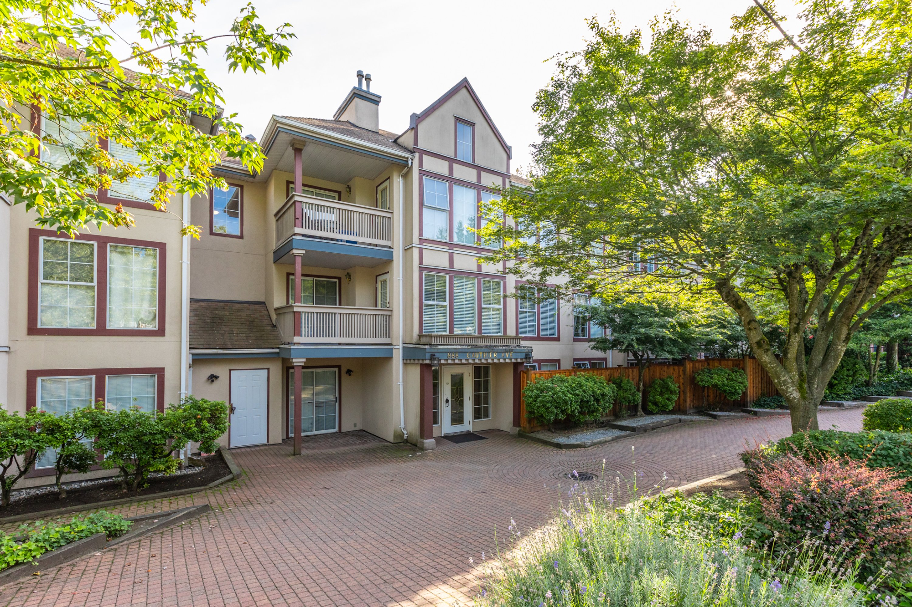 210 - 888 Gauthier Avenue, Coquitlam