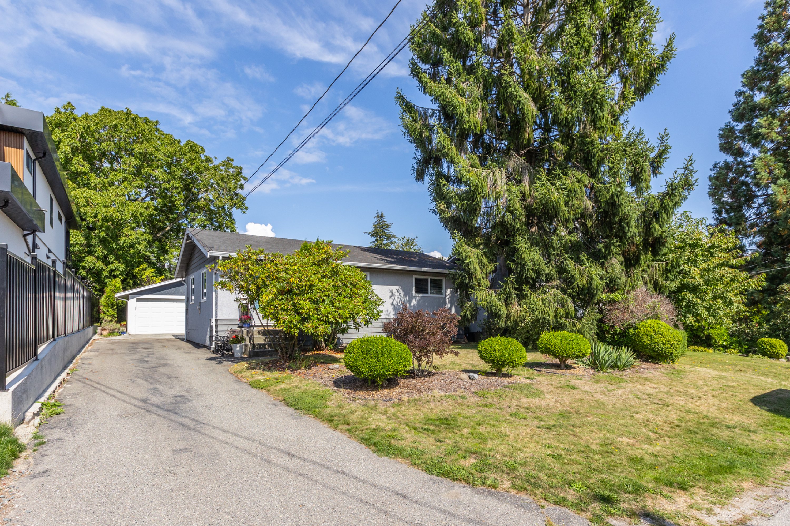 15873 Vine Avenue, White Rock