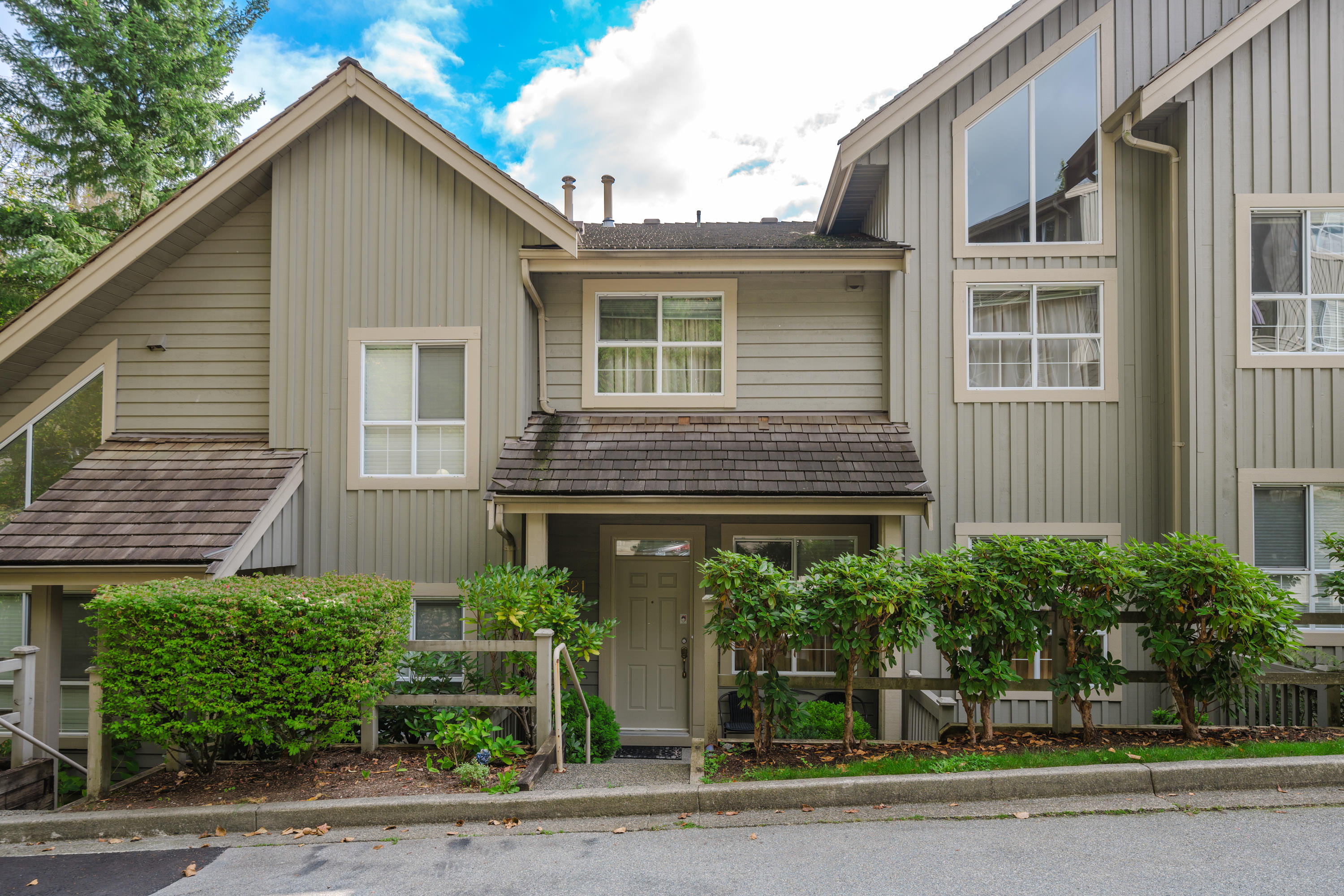 521 - 1485 Parkway Blvd, Coquitlam