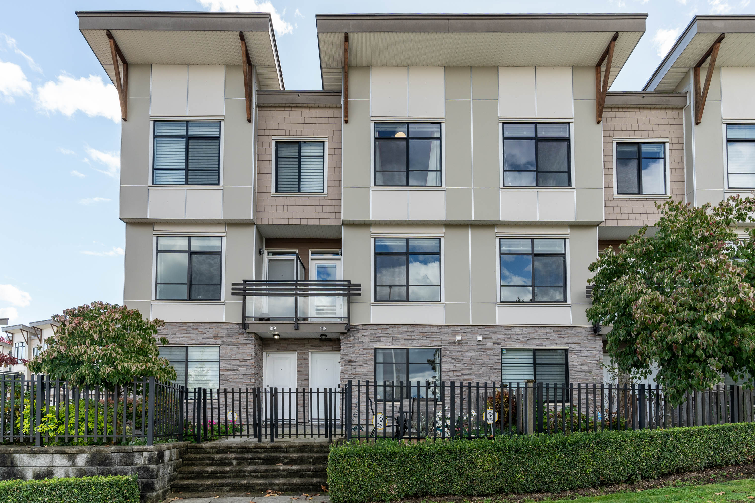 108 - 9989 Barnston Drive East, Surrey