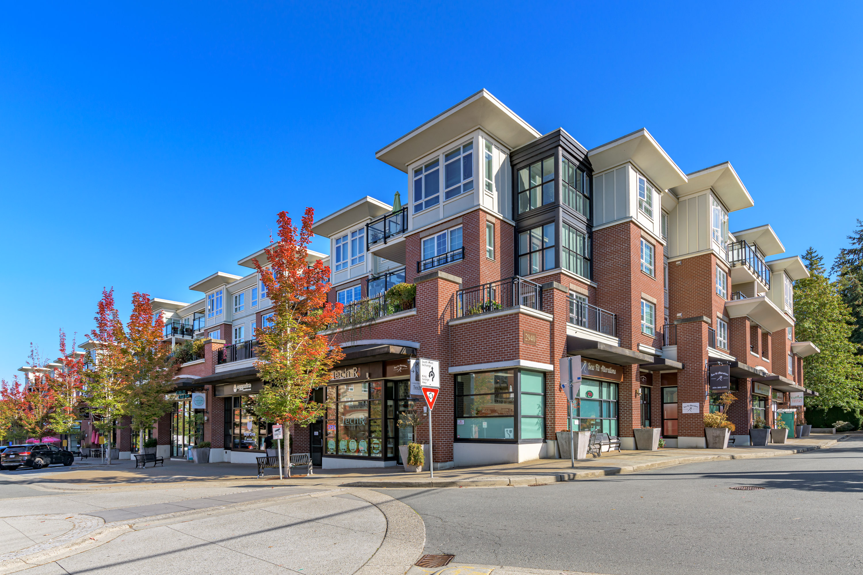 203 - 2940 King George Blvd, South Surrey