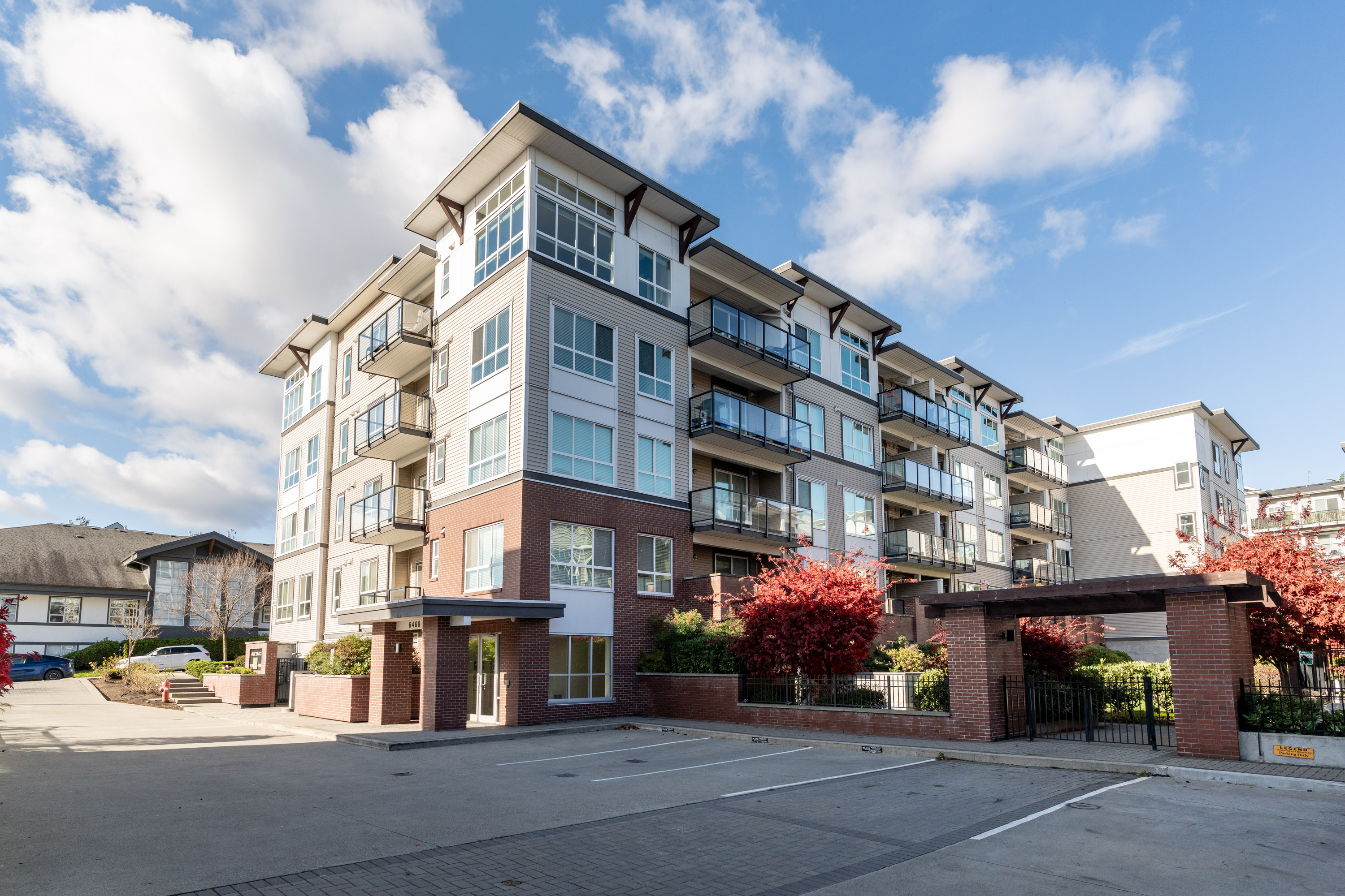 413 - 6468 195A Street, Surrey