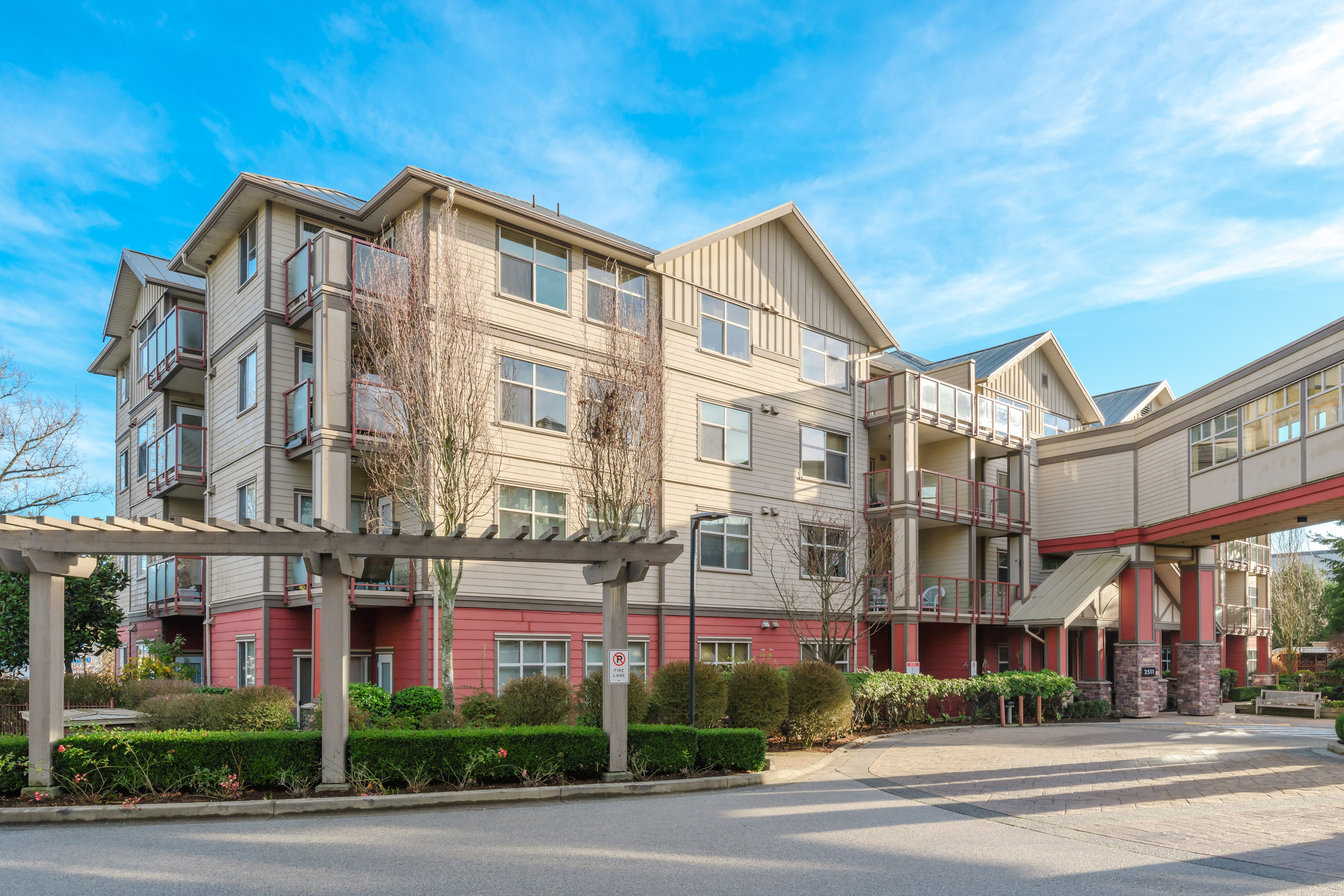 102 - 2511 King George Blvd, Surrey